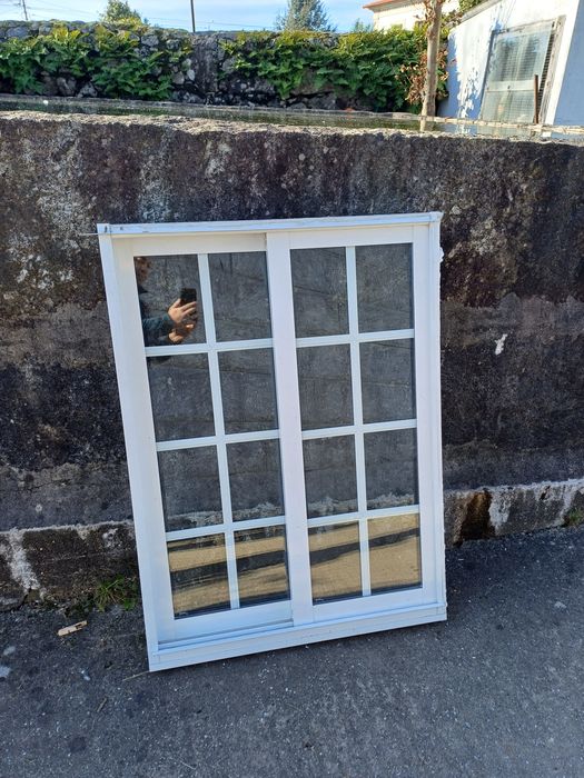 Janela de alumínio vidro duplo.