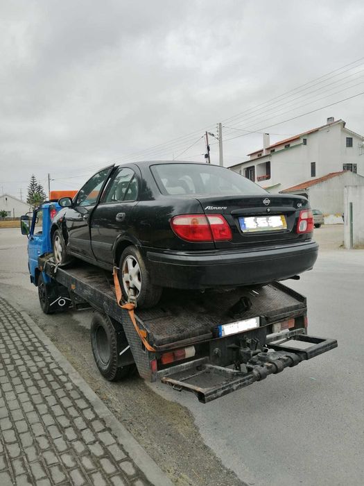 Carro Nissan Almera 1.5 de 2001 para peças
