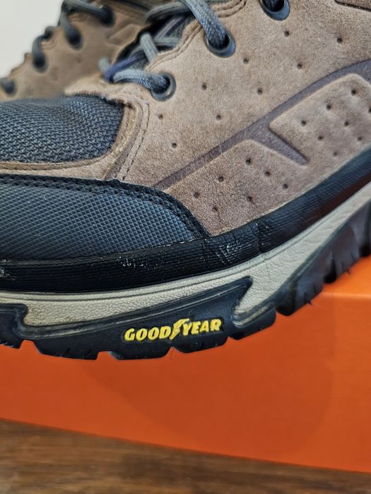 Buty Skechers Air-Cooled ArchFit Goodyear 44