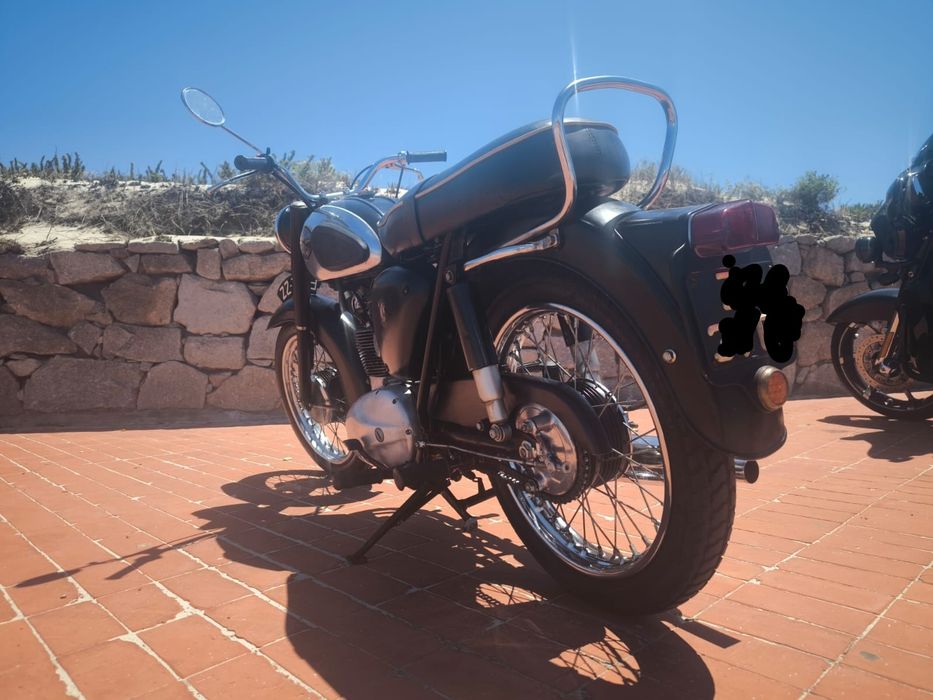 Vendo moto BSA de 1962 . Tem 64 anos está impecável com documentos.