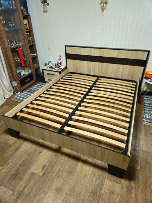 Кровать (без матраса) 200*180см