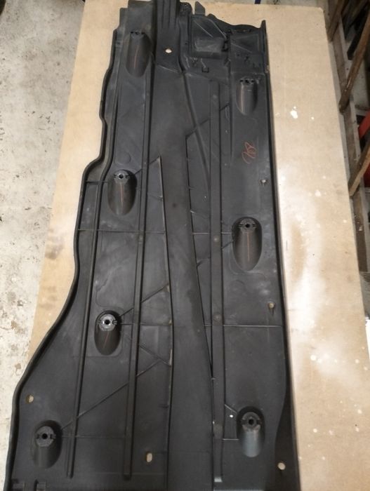 Osłona płyta podwozia prawa Audi a3 8v