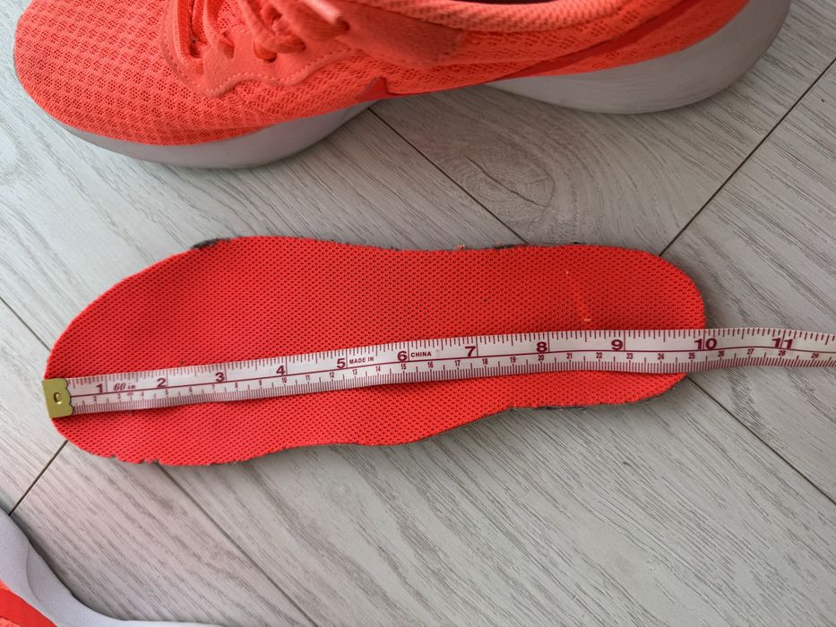 Жіночі бігові кросівки Nike 39 розмір