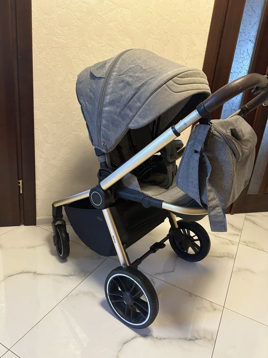 Продається коляска Carrello Epica 2в1 в хорошому стані, дитяча коляска