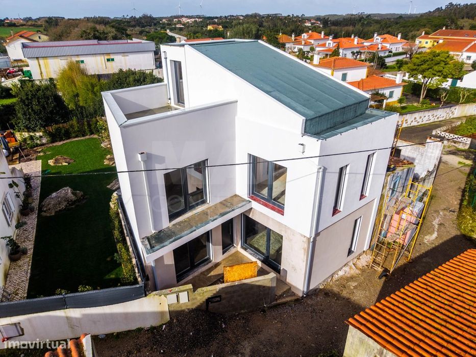Moradia T3 NOVA C/ Terraço, Reguengo Pequeno, Lourinhã