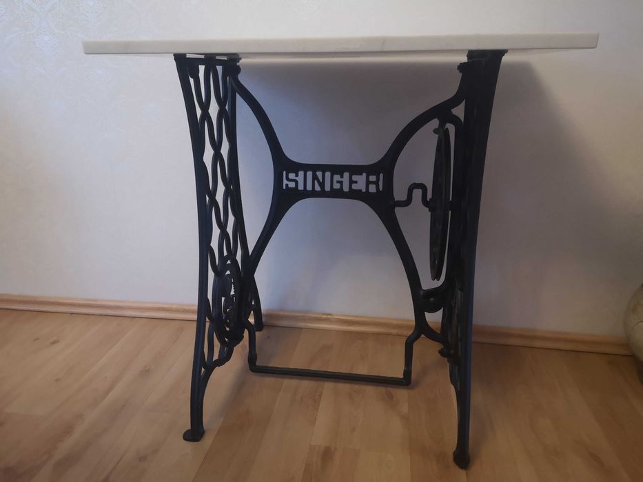 Stolik z naszyny do szycia kaminny blat