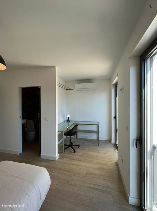 Quarto - localizado em Benfica Lisbon