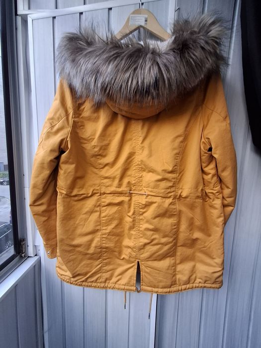 Куртка зимова, з хутром, нова!