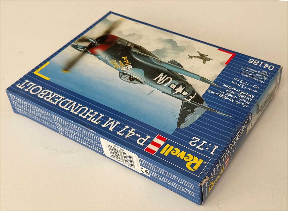 Revell_P-47 M Thunderbolt. ESc.1:72. Completo e como novo.