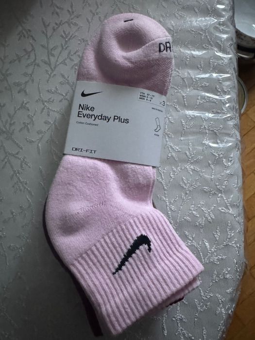 Продам шкарпетки Nike DRI-fit Everyday Plus original; розмір M 38-42