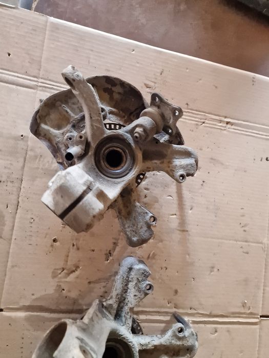 Zwrotnica lewa prawa łożysko 1,9 tdi volkswagen Golf IV audi a3