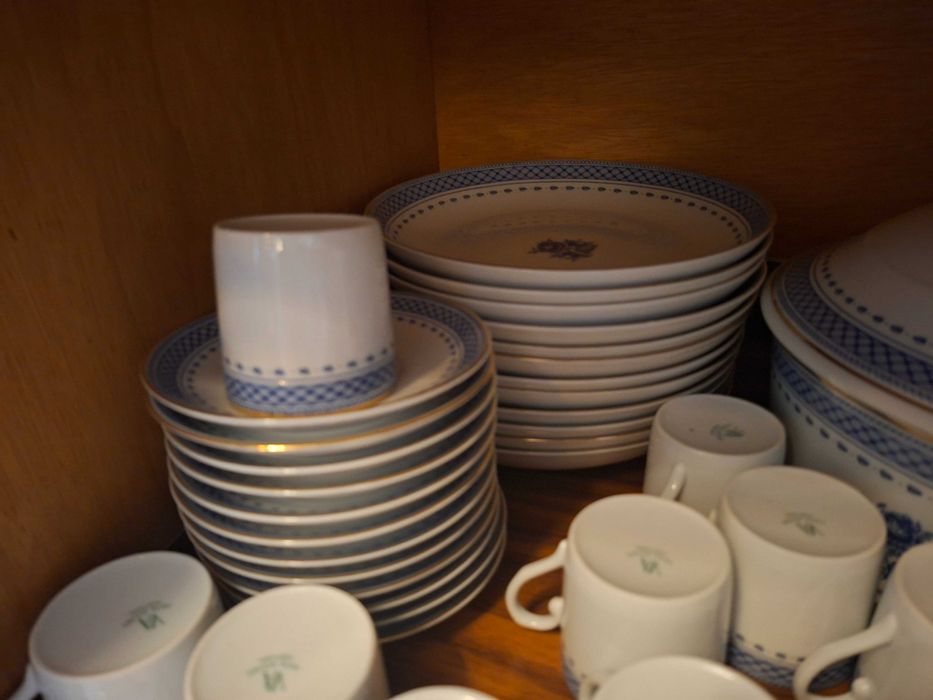 Vista Alegre - Cozinha Velha - Serviço de jantar e café com 80 peças