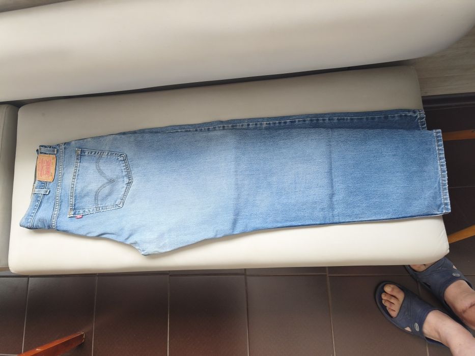 Продам мужские джинсы