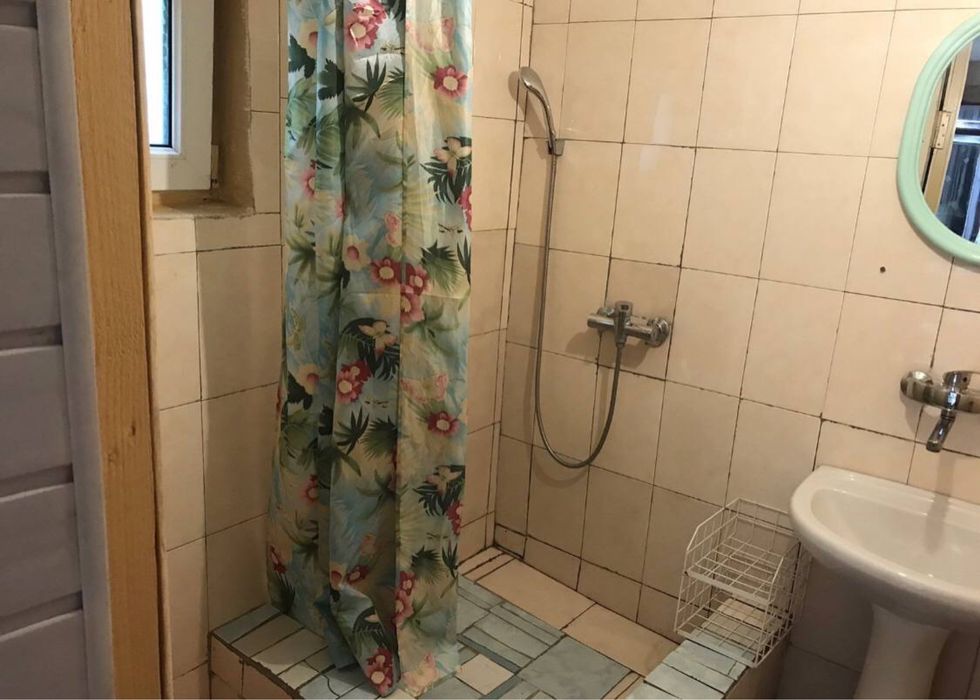 Однокімнатна в особняку район КВАРЦу (поруч ресторан «Венеція»)