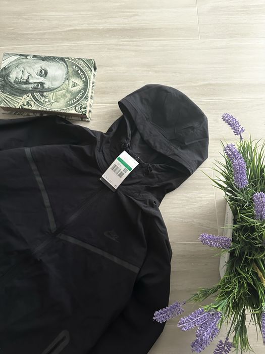 Вітровка Nike Tech Woven Jacket | HM7151-010