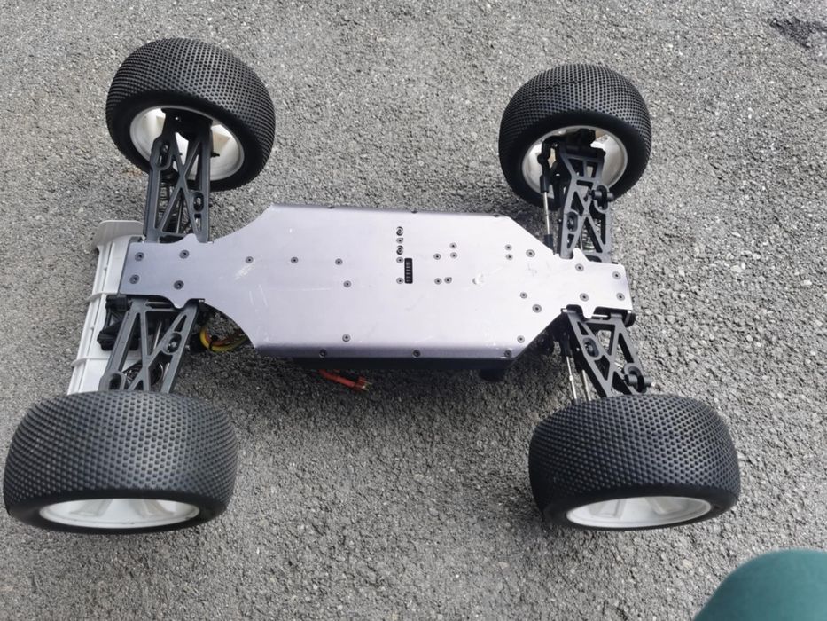 Carrinho telecomandado a bateria