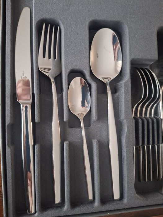 Vista Alegre - Faqueiro 24 Peças.