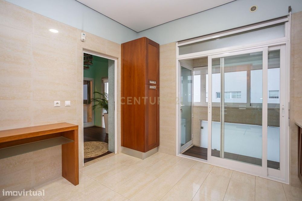 Um Apartamento com Alma de Moradia ; T3+1 + Terraço de 143 m²