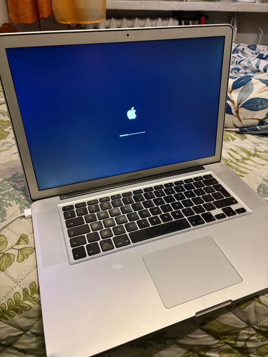 MacBook Pro 15' A1286 i7 8Gb ram 256 Gb ssd zasilacz