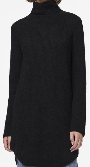 Długi sweter dzianinowa sukienka czarna golf Pieces