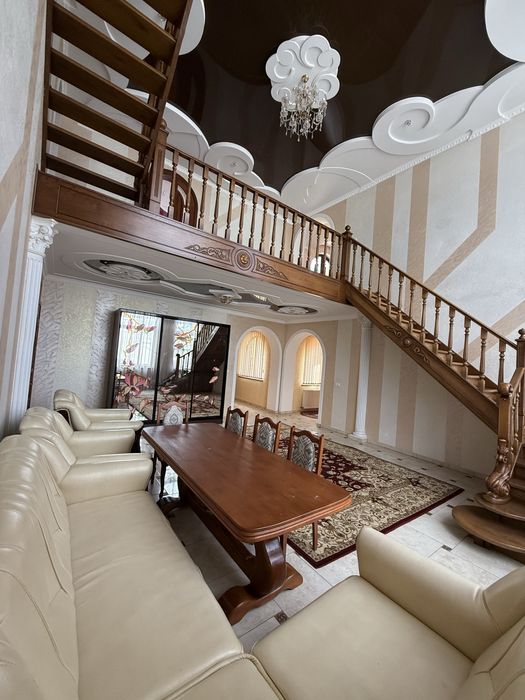 Продається будинок з неймовірним краєвидом, з комерцією,можливий обмін