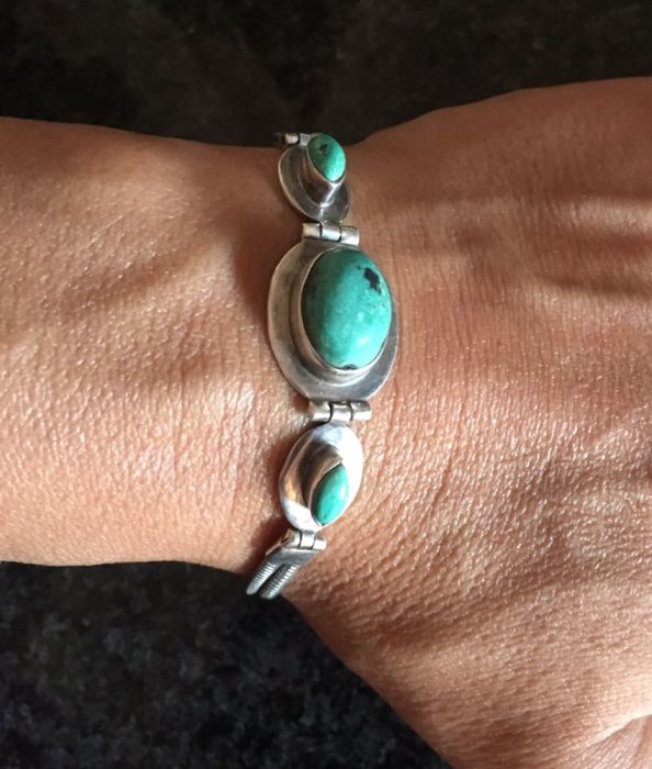 Pulseiras em prata de lei 92.5 e pedras. Origem: Índia