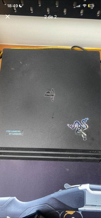 Ps4 pro 1tb  com 3 comandos