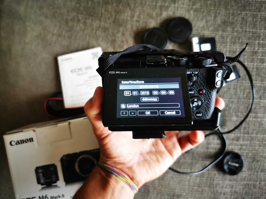 Canon EOS M6 Mark II + 3 Baterias + Micro Ulanzi + Suporte + Cage