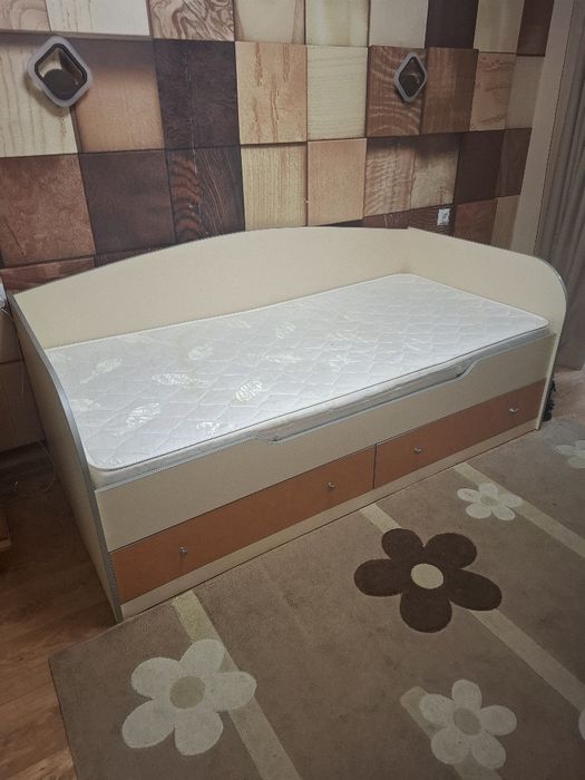 Продам кровать  с ортопедическим  матрасом