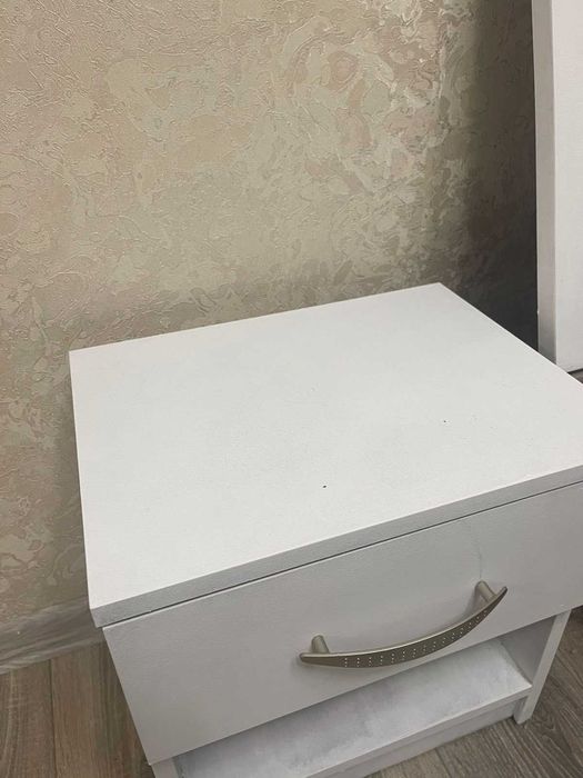 Тумбочка прикроватна