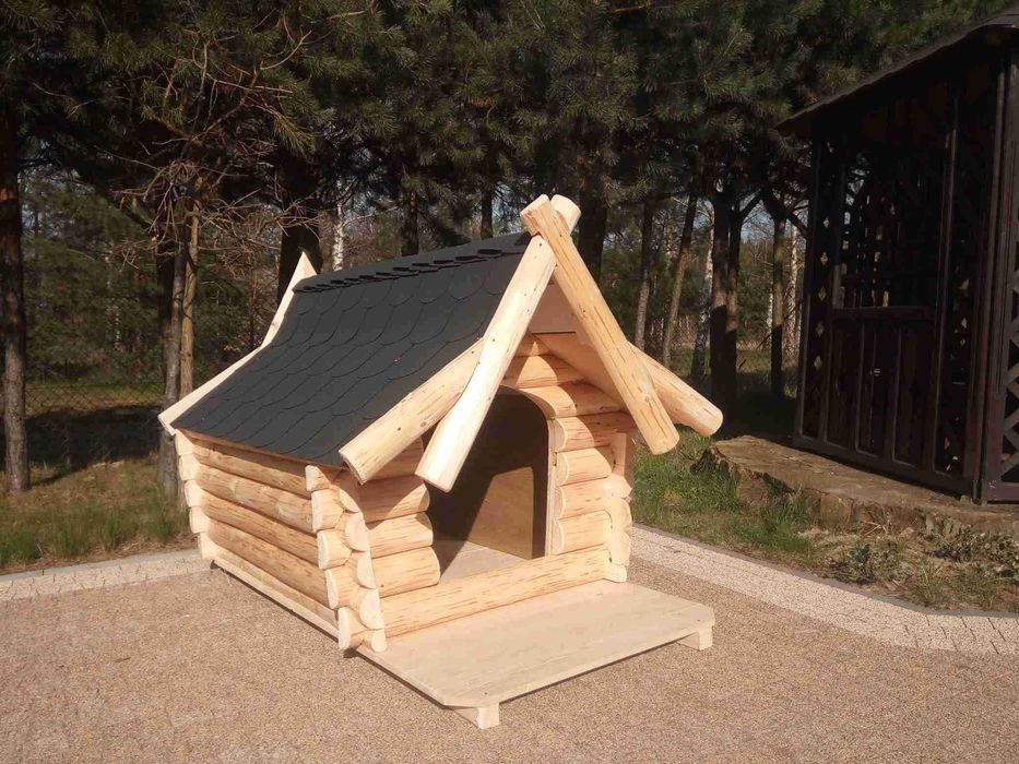 Góralska buda dla psa z bali owczarek