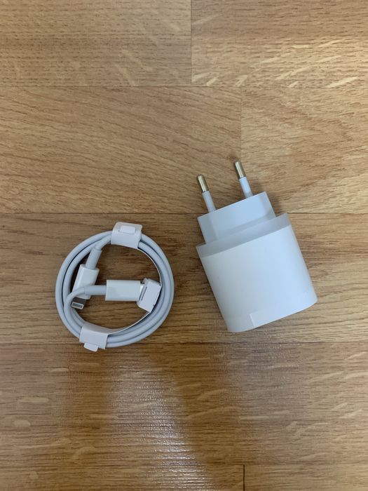 Зарядний пристрій для Айфону