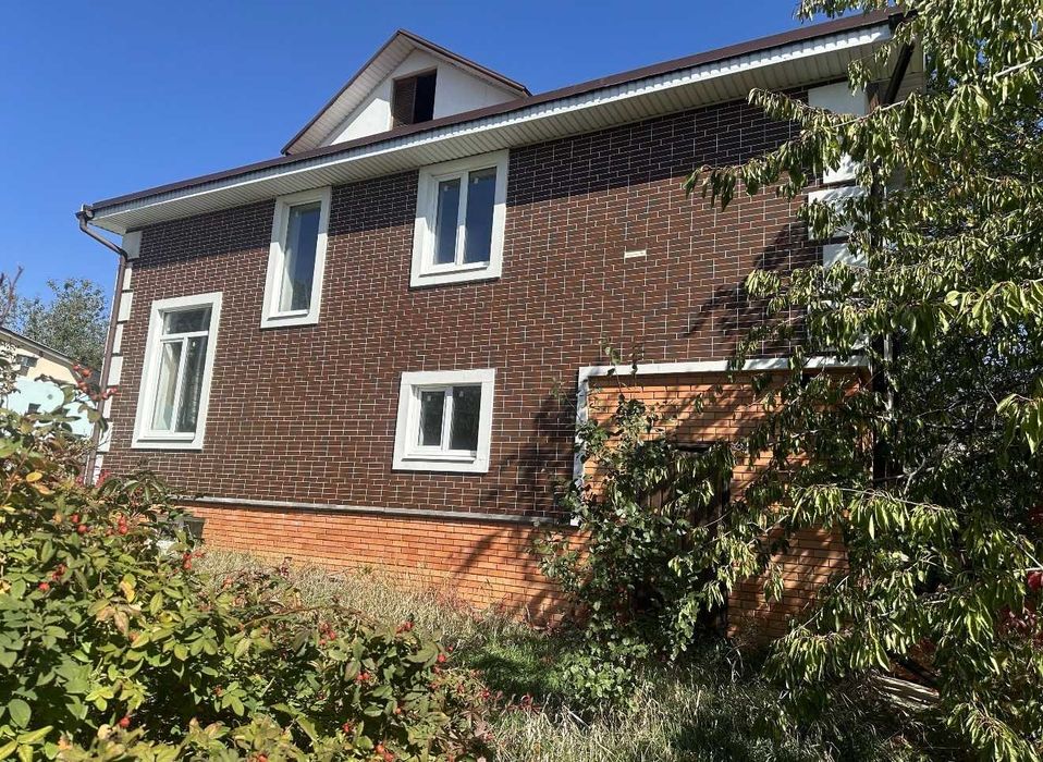 Продам сучасний будинок у районі Нових Будинків (Павленки)(код 5550)