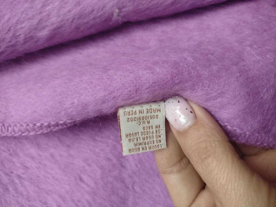 Теплий, м'який та натуральний шарф для холодних зимових днів.