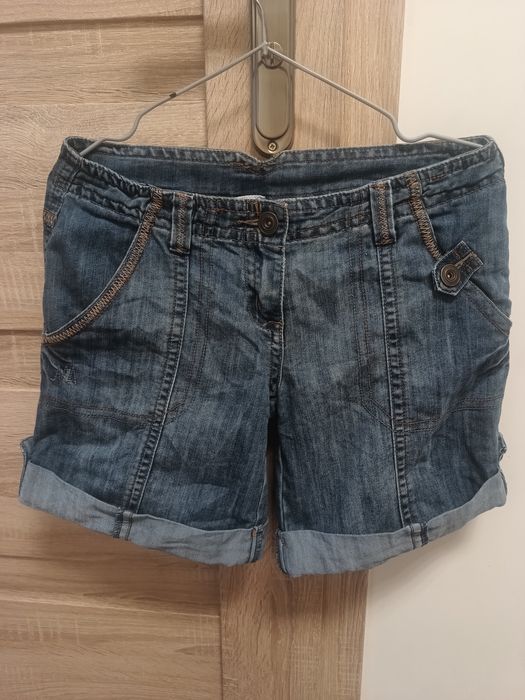 Jeansowe krótkie spodnie szorty z kieszeniami