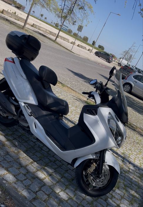 SYM Maxsym 400i.