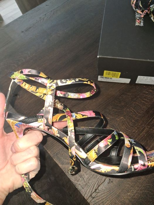 Szpilki sandalki versace