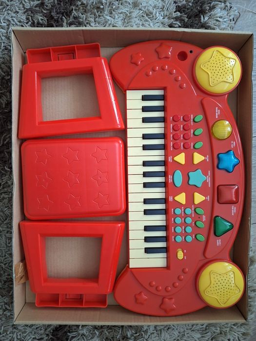 Keyboard z krzesełkiem