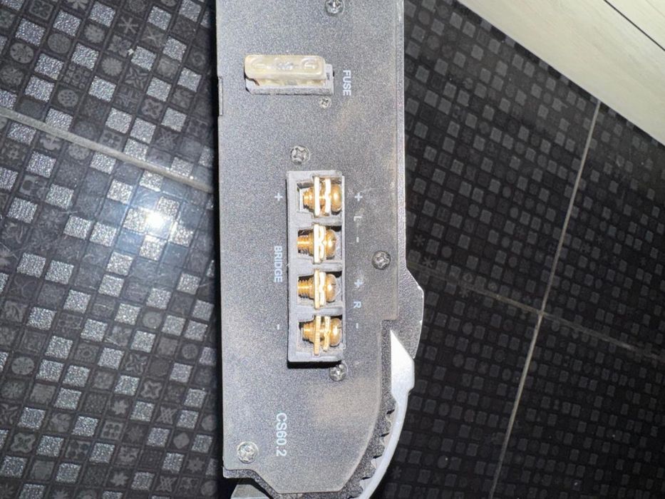 Підсилювач звуку JBL