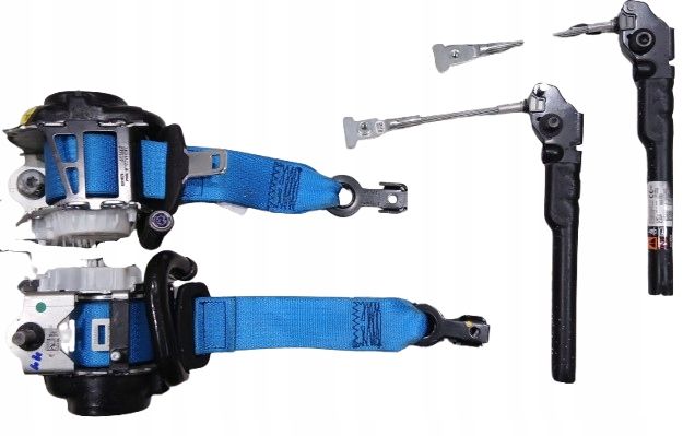 pasy bezpieczeństwa chevrolet corvette c8 niebieskie seat belts