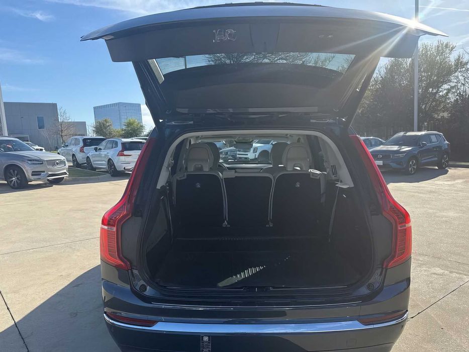 Volvo XC90 B6 Plus Bright Theme 7-Passenger      2023