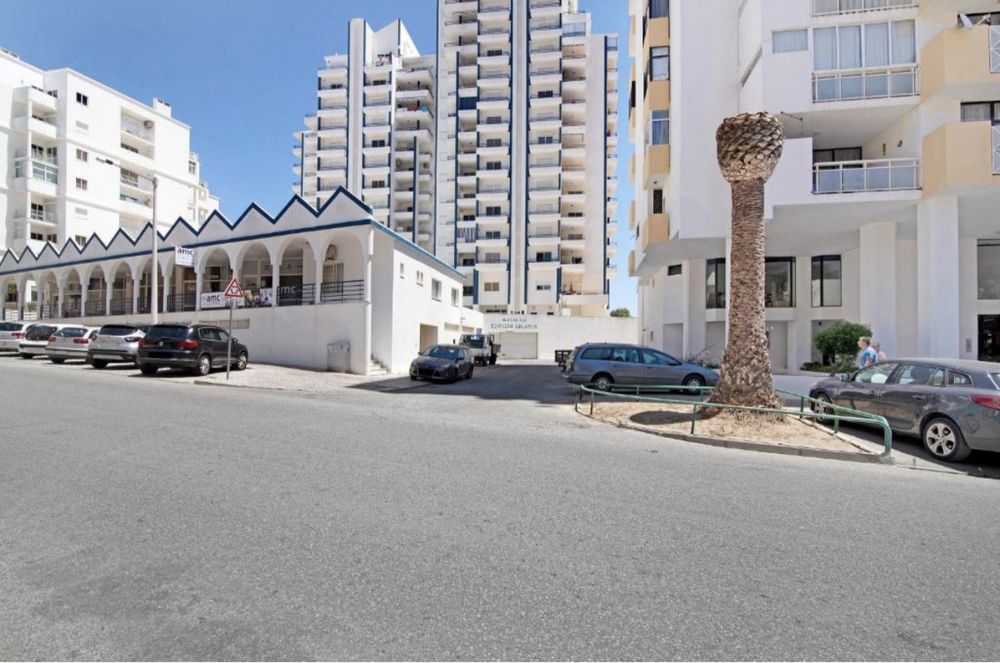 Apartamento com piscina e vista mar – Armação de Pêra