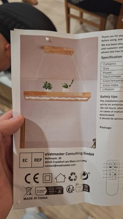 Drewniana lampa wisząca LED