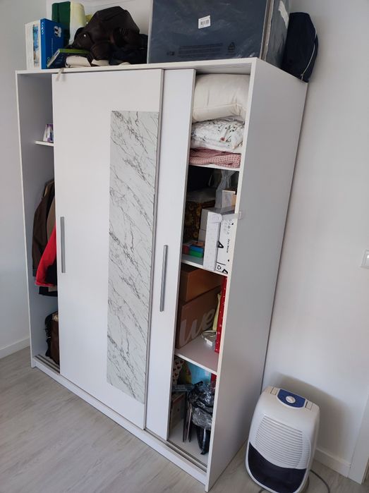 Roupeiro YORK Conforama portas deslizantes com espelho 150x195cm branc