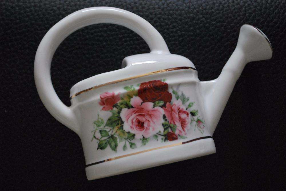 Antique Watering Can by Carlibrinde-Porcelanas, Lda