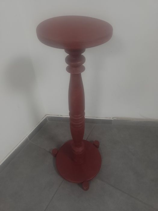 Sprzedam  drewniany  kwietnik ciemny brąz.