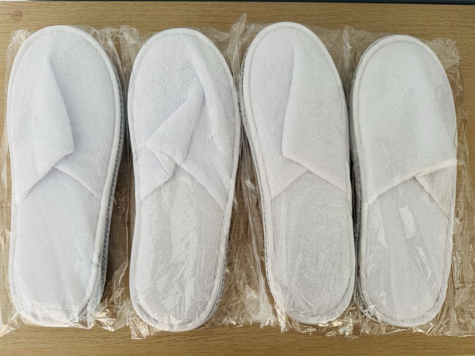 Kapcie hotelowe 4 pary białe uniwersalne