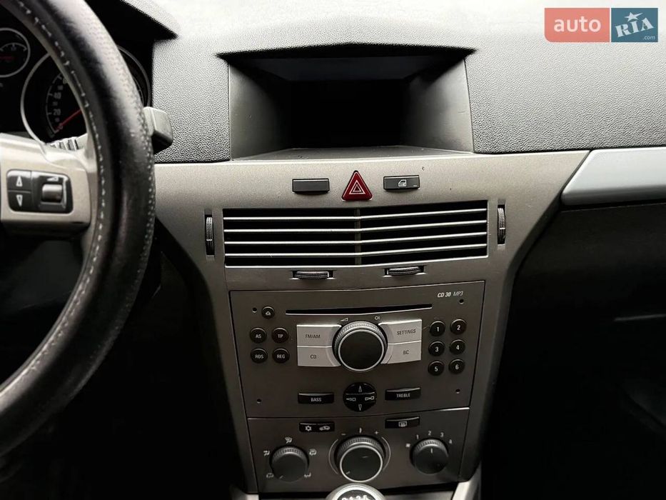 Opel Astra 2006рік 1.6 газ- бензин.