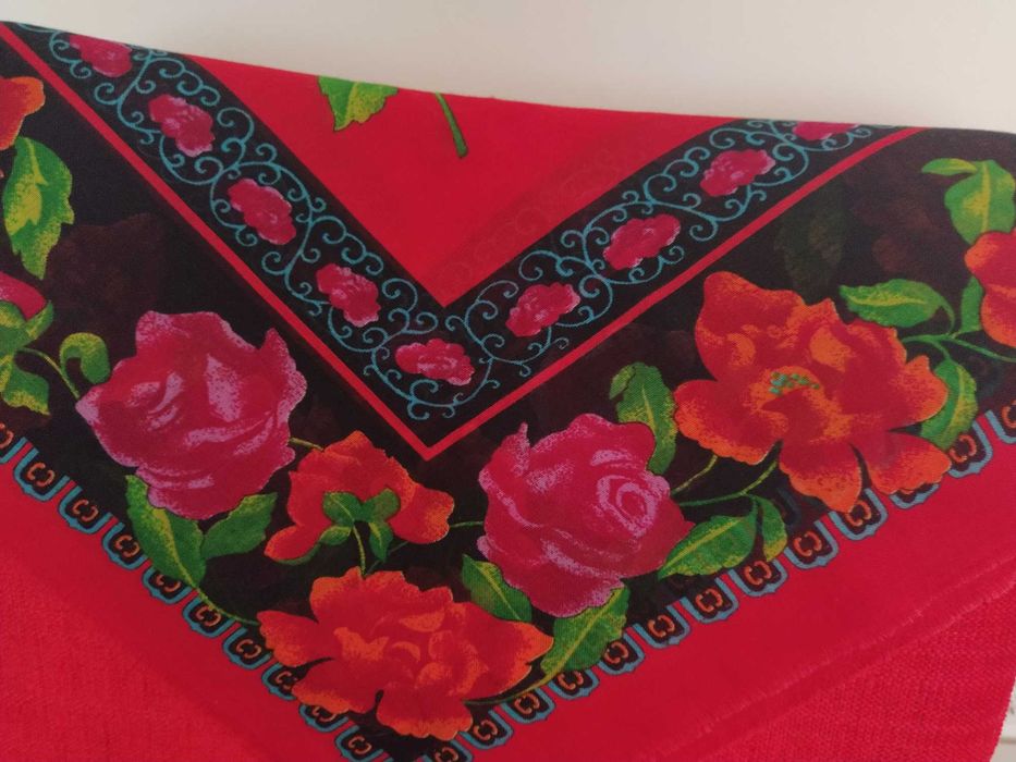 Lenço novo vermelho padrão flores lindíssimo 90x90cm