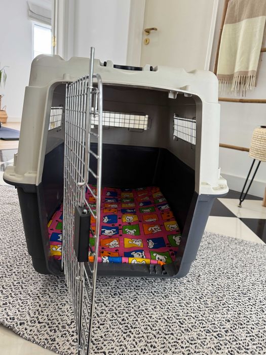 Transportador para Cães -  IATA -23kg - Com Rodas, Colchão e Comedouro